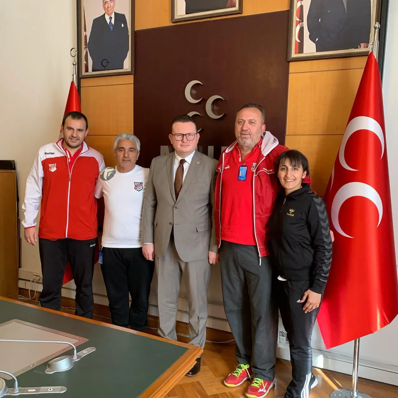 Haber: Hentbolcular Galibiyetin Ardından Bülbül'ü Ziyaret Etti - Galeri-2