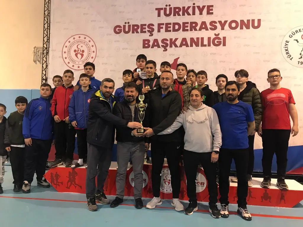 Haber: Hendek Gençlik Merkezi Kulübü Türkiye İkincisi Oldu - Öne Çıkan