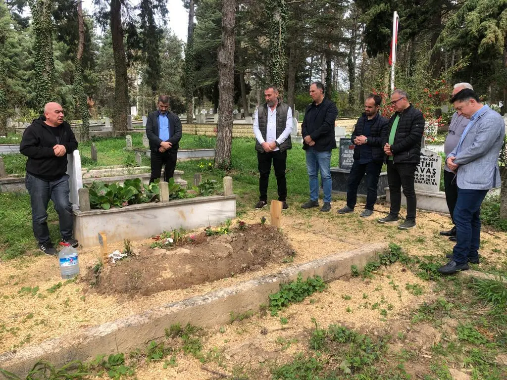 Haber: Şampiyonluk Kupası ile Numan Cengiz’in Kabrini Ziyaret ettiler - Öne Çıkan