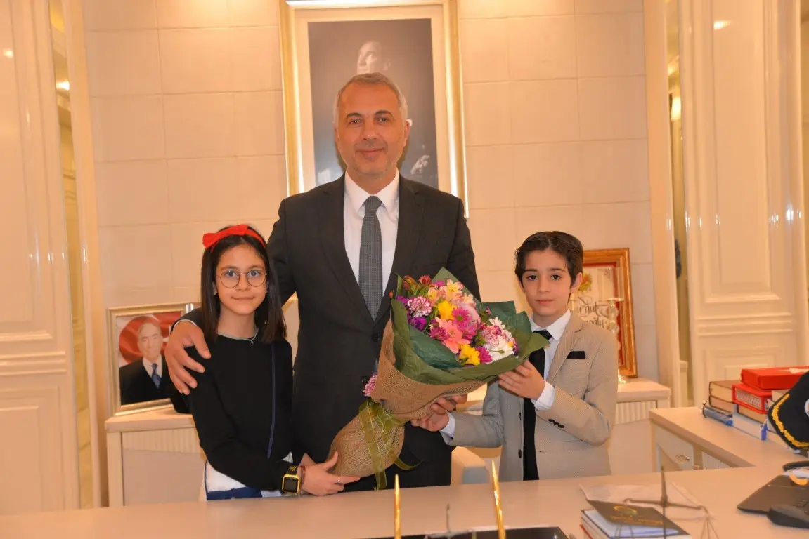 Haber: BAŞKANLIK KOLTUĞU  CEMRE VE KAYRA’NIN - Öne Çıkan