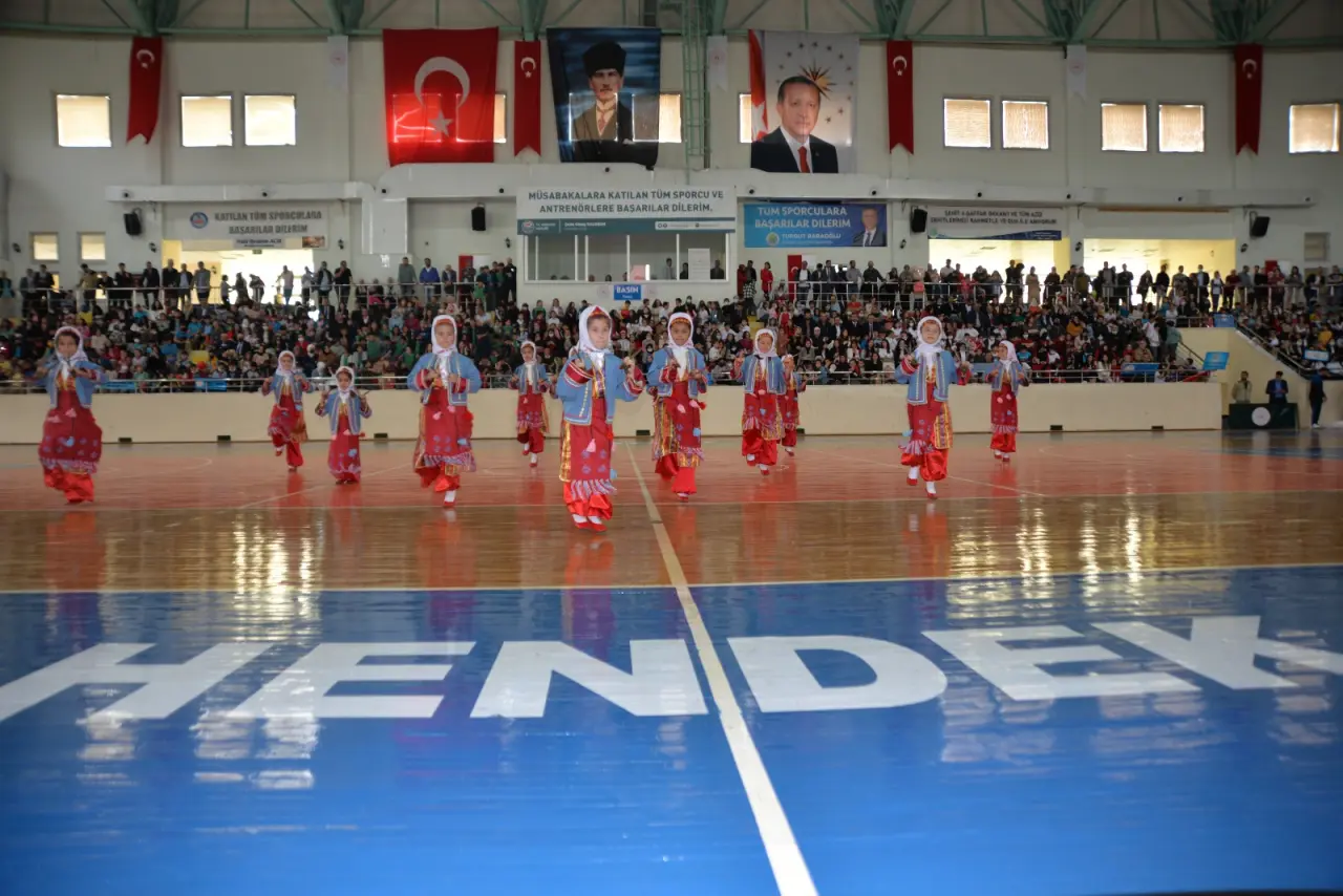 Haber: 23 Nisan Hendek´te Coşkuyla Kutlandı - Galeri-6