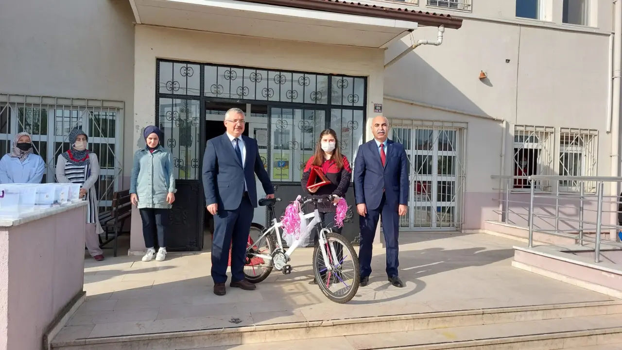 Haber: Türkiye Birincisi İlkmen Ödüllendirildi - Öne Çıkan