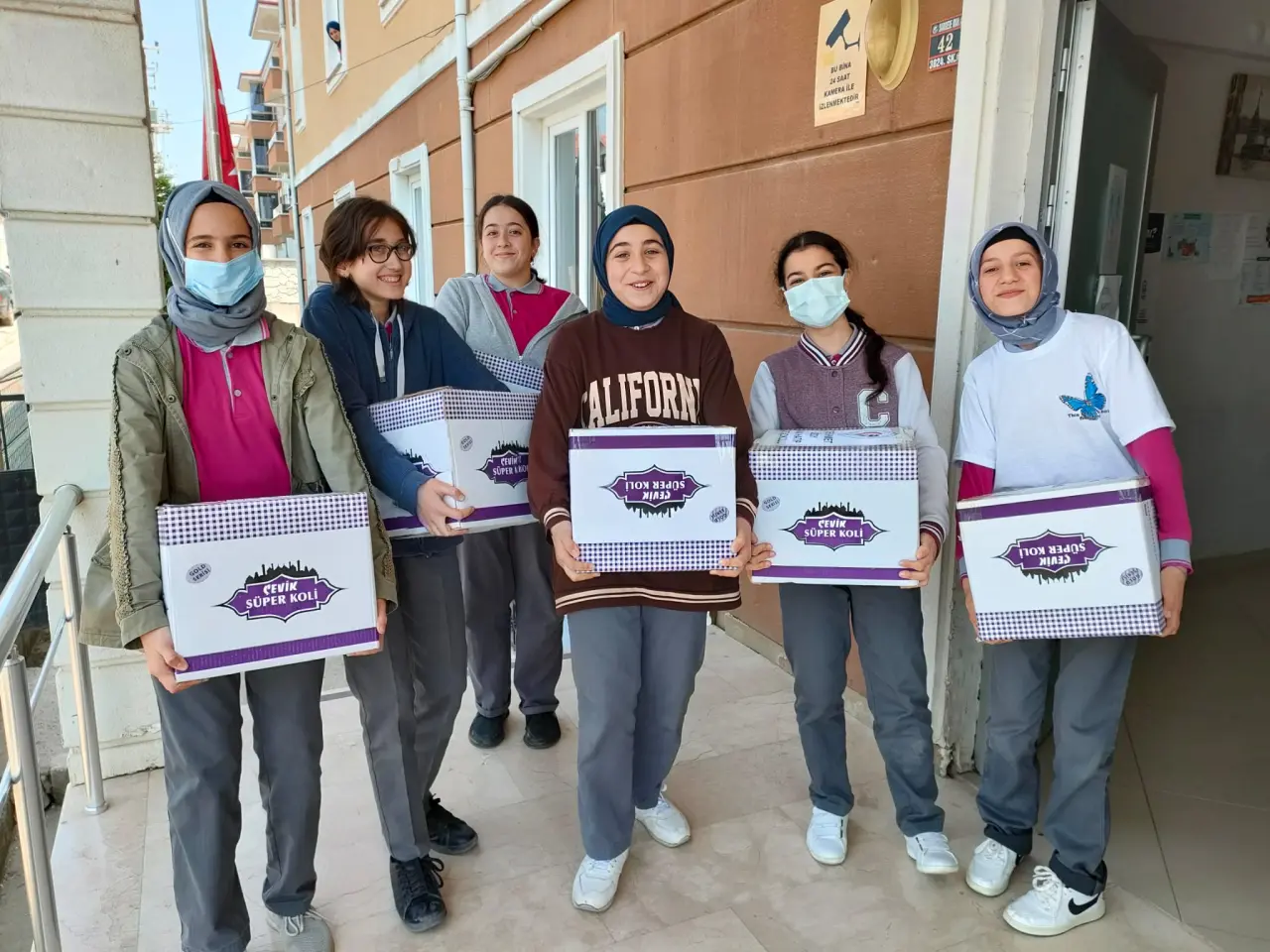 Haber: Şehit Ahmet Özsoy İmam Hatip İhtiyaç Sahiplerinin Yanında - Galeri-1