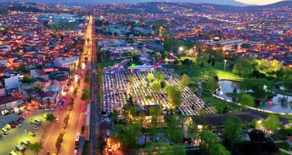 Haber: 20 bin kişi Büyükşehir’in kardeşlik sofrasında buluştu - Galeri-1
