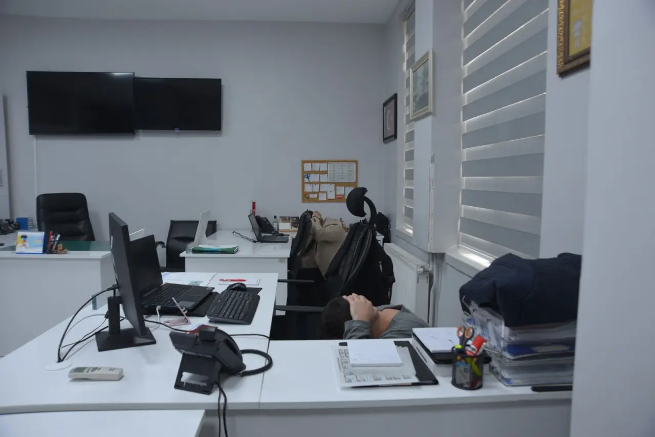 Haber: Hendek Belediyesi Bir Anda Tahliye Oldu - Galeri-2
