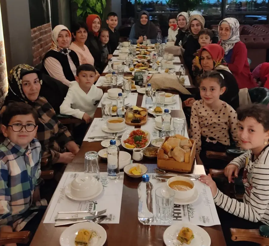 Haber: Ayşe Öğretmene Öğrencilerinden Veda Yemeği - Öne Çıkan