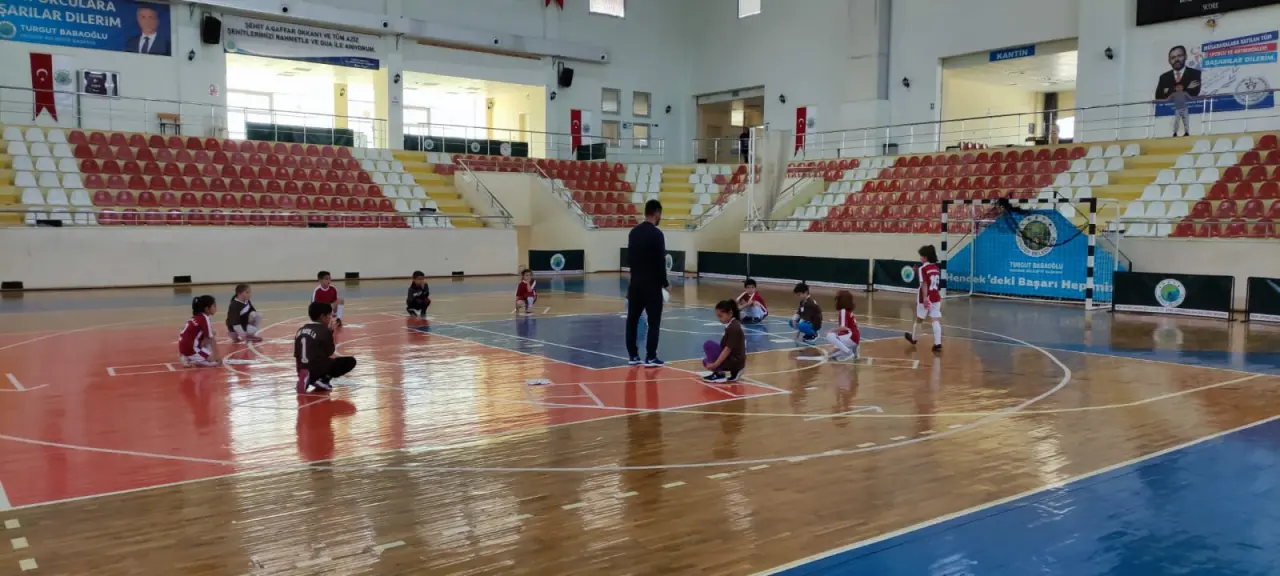 Haber: Hendek’te Okul Sporları Çocuk Oyunları Şenliği - Galeri-1