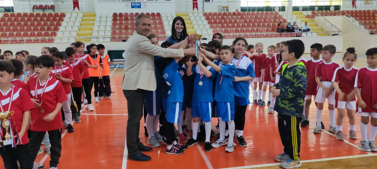 Haber: Hendek'te Çocuk Şenliği ödülleri Verildi - Galeri-1