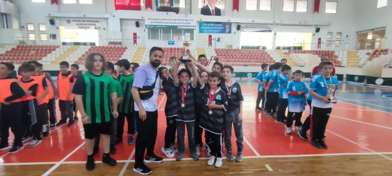 Haber: Hendek'te Çocuk Şenliği ödülleri Verildi - Galeri-3