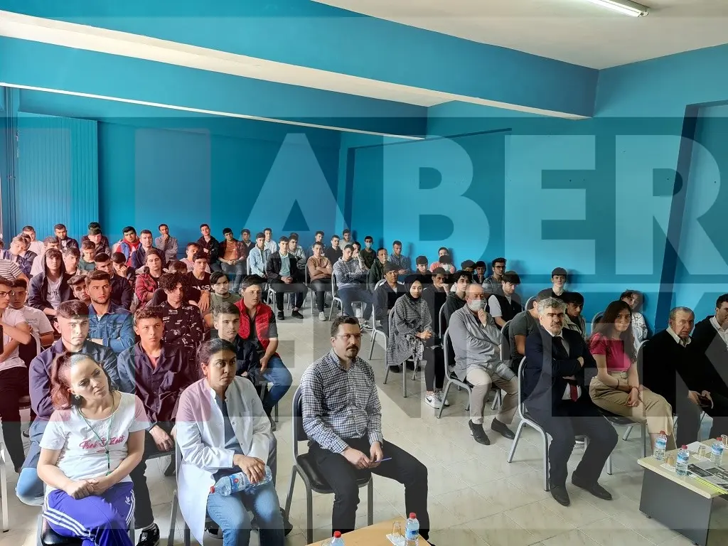 Haber: EKV Pres Yönetim Kurulu Başkanı Zafer Çakmak Meslek Lisesi Öğrencileri İle Buluştu - Galeri-2