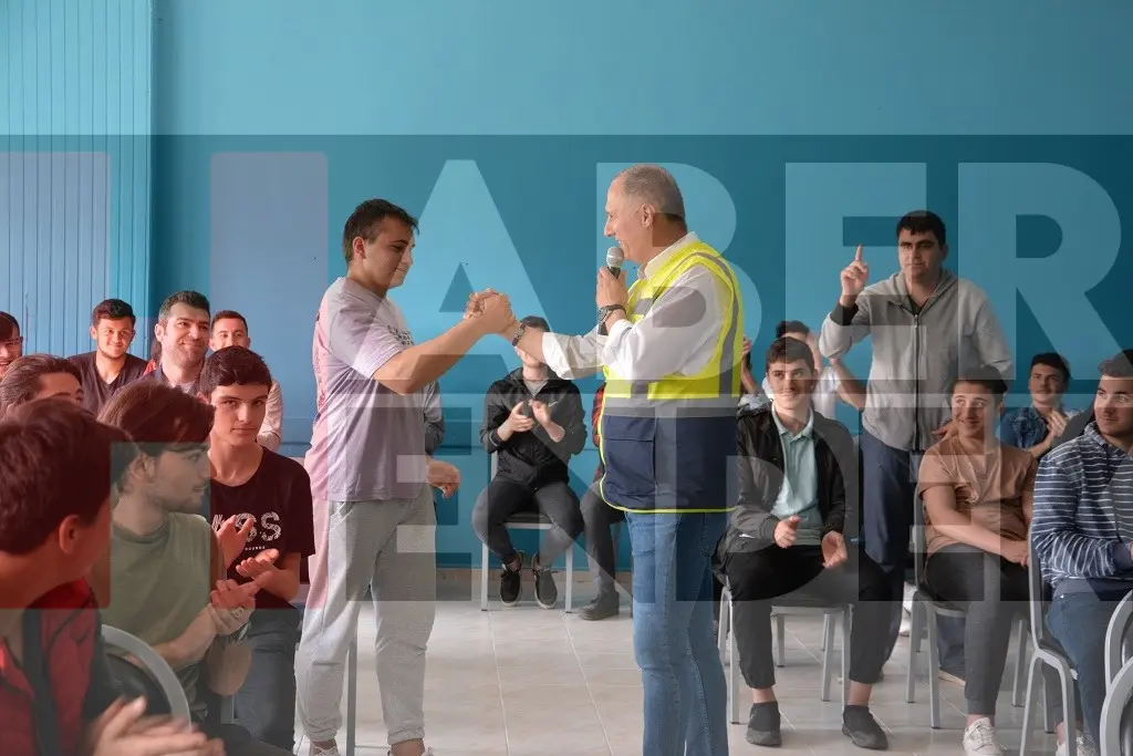 Haber: EKV Pres Yönetim Kurulu Başkanı Zafer Çakmak Meslek Lisesi Öğrencileri İle Buluştu - Galeri-8
