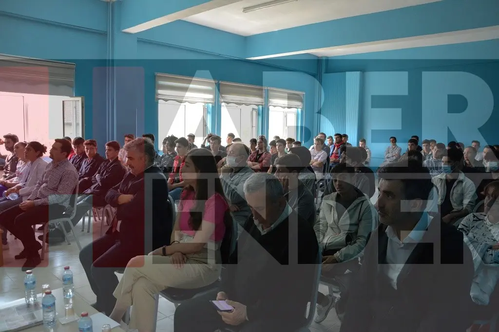Haber: EKV Pres Yönetim Kurulu Başkanı Zafer Çakmak Meslek Lisesi Öğrencileri İle Buluştu - Galeri-3
