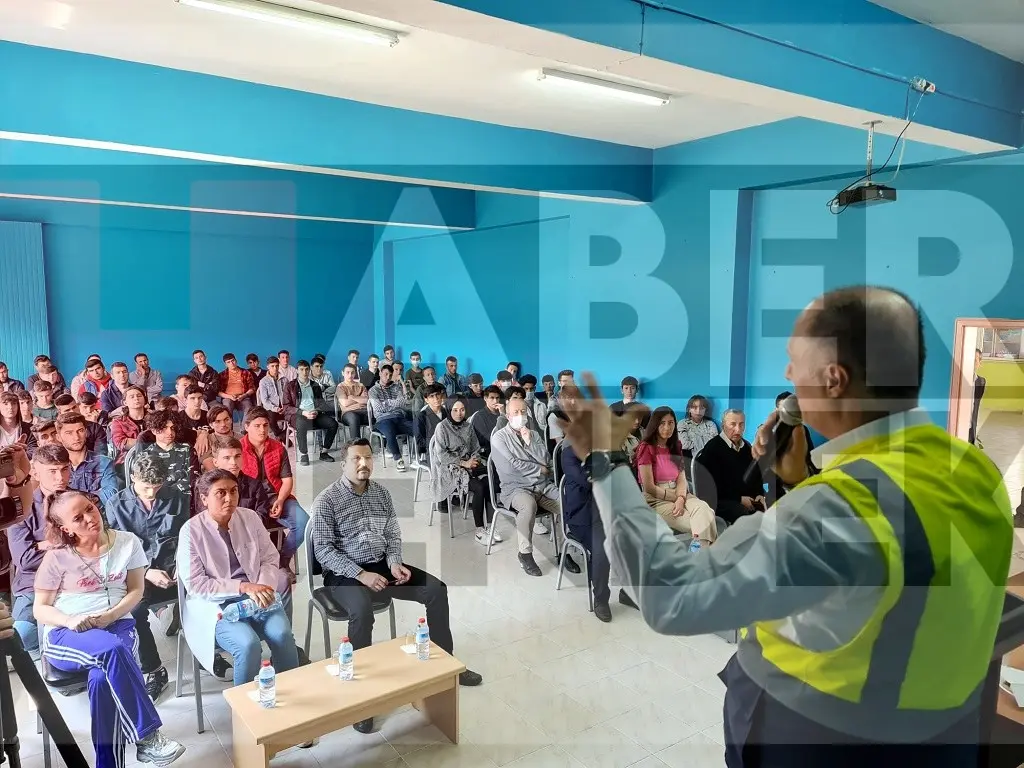 Haber: EKV Pres Yönetim Kurulu Başkanı Zafer Çakmak Meslek Lisesi Öğrencileri İle Buluştu - Galeri-1