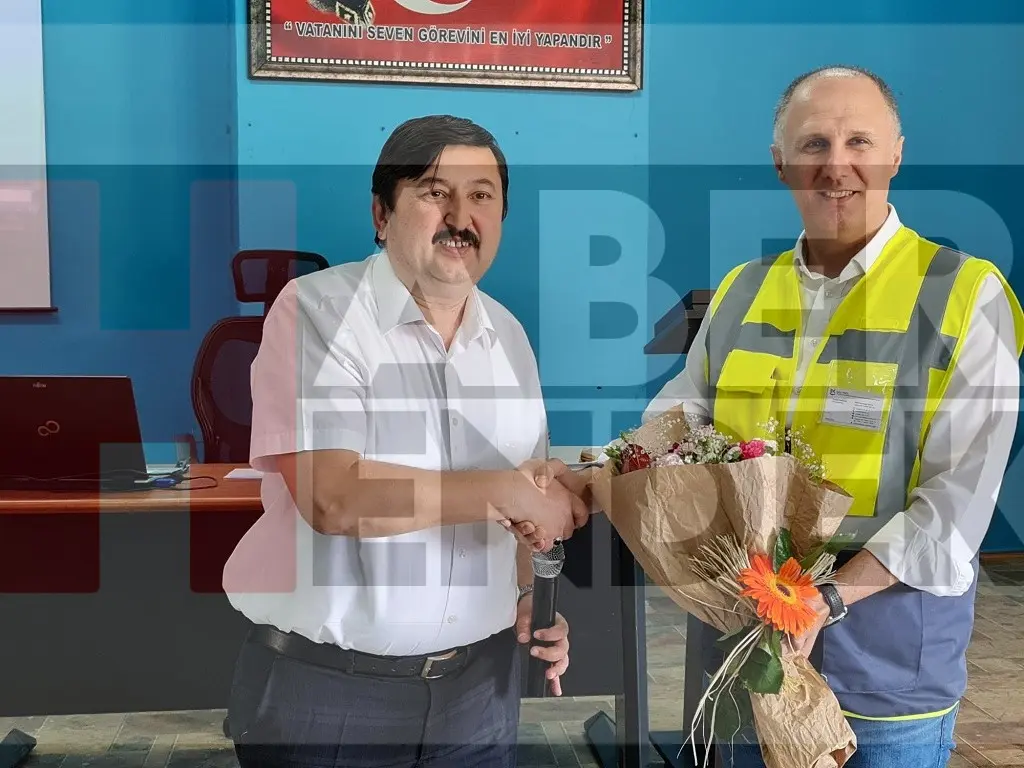 Haber: EKV Pres Yönetim Kurulu Başkanı Zafer Çakmak Meslek Lisesi Öğrencileri İle Buluştu - Galeri-10
