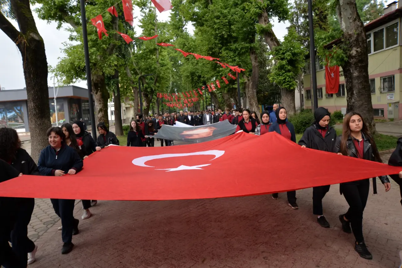 Haber: 19 Mayıs Hendek´te Coşkuyla Kutlandı - Öne Çıkan