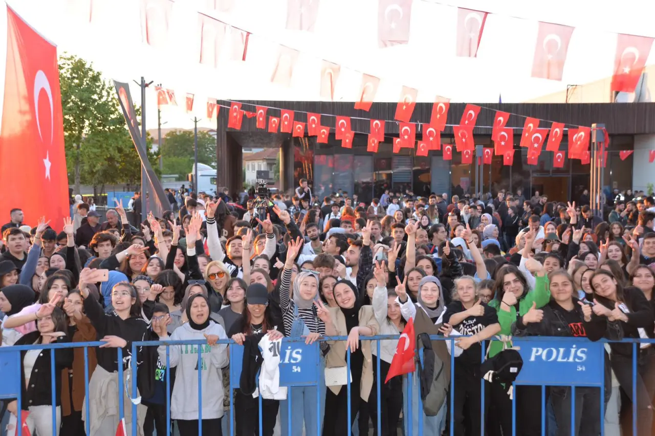 Haber: Babaoğlu; Gençlerimizi Çok Seviyoruz - Öne Çıkan