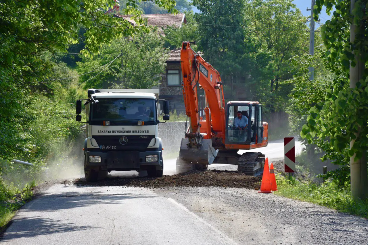 Haber: Yol çöktü, tehlikeyi Büyükşehir önledi - Galeri-1