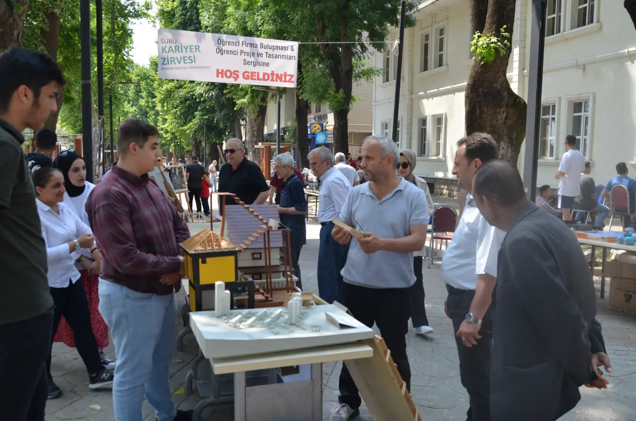 Haber: Hendek MYO’da Kariyer Zirvesi Etkinlikleri Sona Erdi - Galeri-3