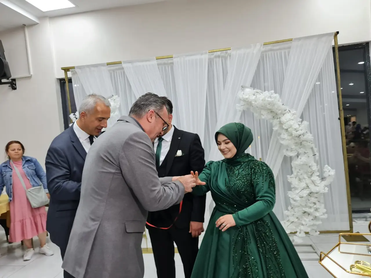 Haber: Serkan ile Sümeyra Nişanlandı - Galeri-1
