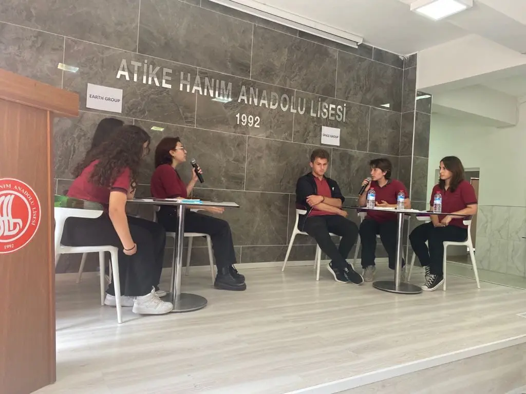 Haber: Atike Hanım Anadolu Lisesi Gençlerinden İngilizce Münazara - Galeri-1