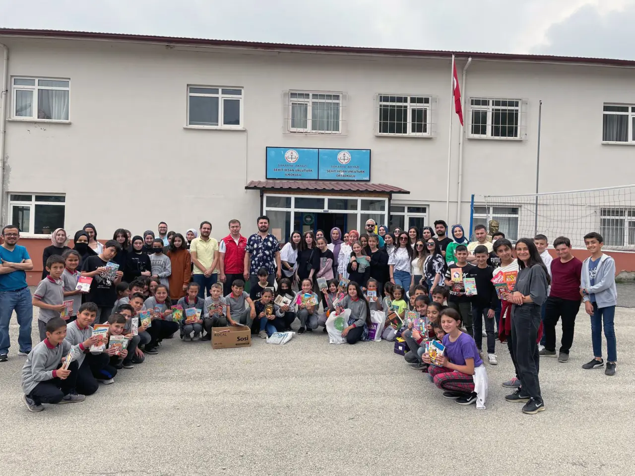 Haber: Hendek MYO öğrencilerinden kitap bağışı - Galeri-1