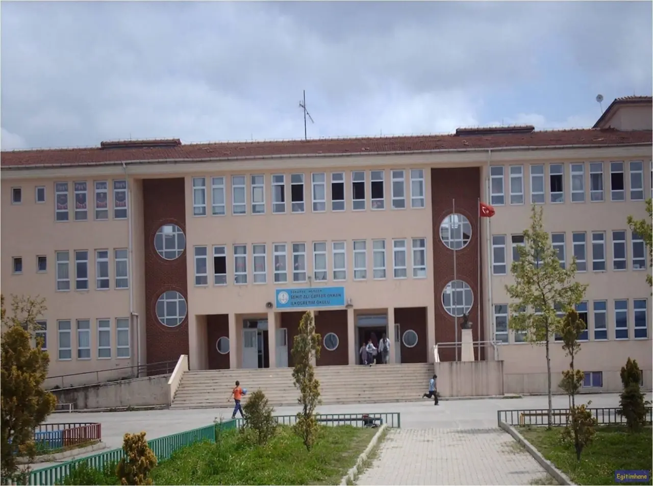 Haber: Gaffar Okkan Ortaokulu Üvey Evlatmı - Öne Çıkan