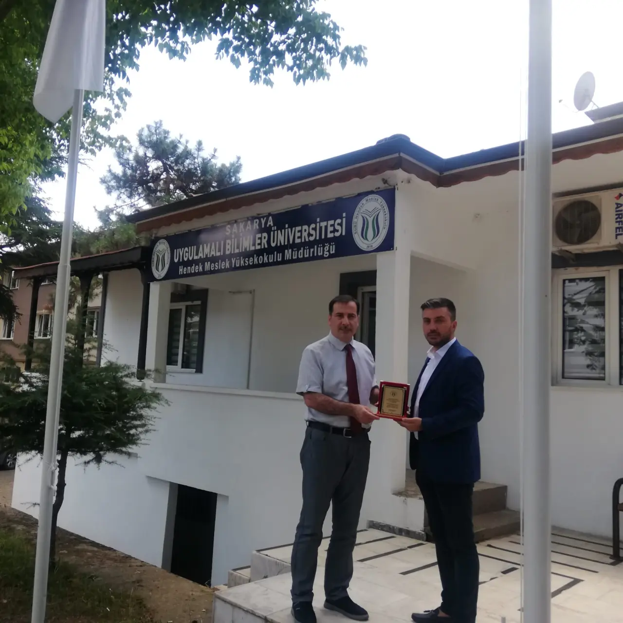 Haber: Hendek MYO’da Beton Test Presinin bakım ve kalibrasyon uygulamaları yapıldı - Galeri-1