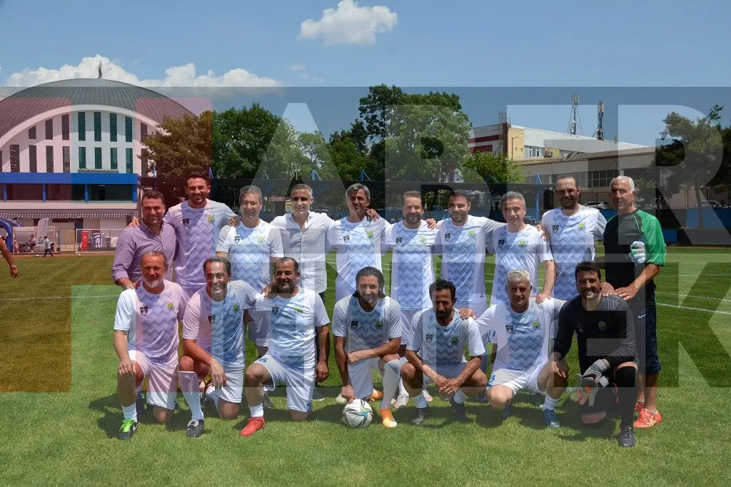 Haber: Eski Milli Futbolcular Hendek'te Maç Yaptı - Galeri-6