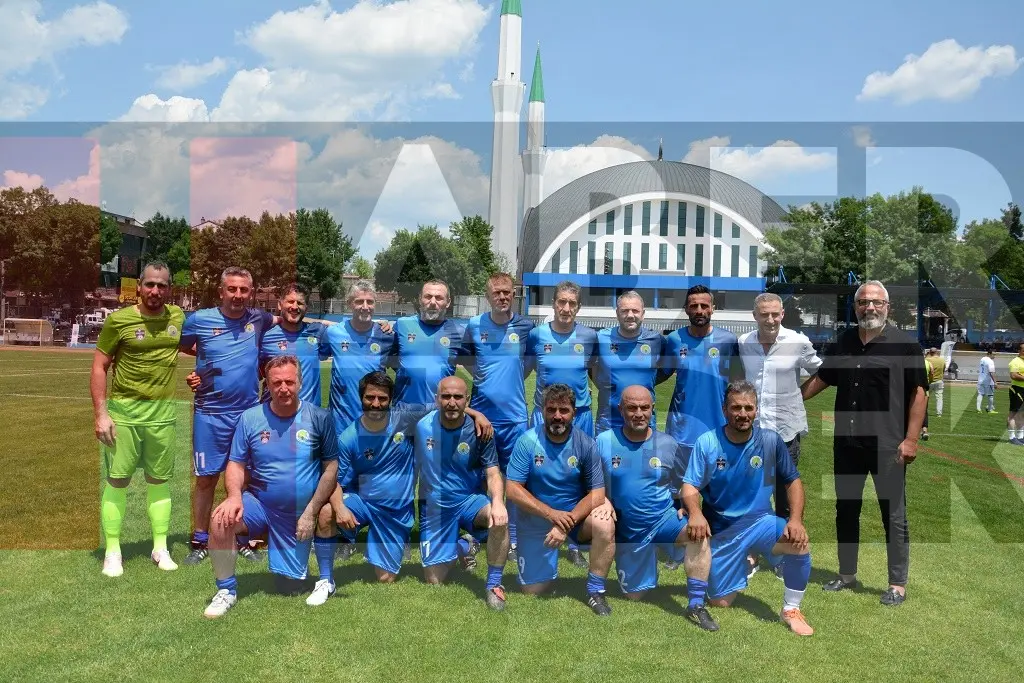Haber: Eski Milli Futbolcular Hendek'te Maç Yaptı - Galeri-7