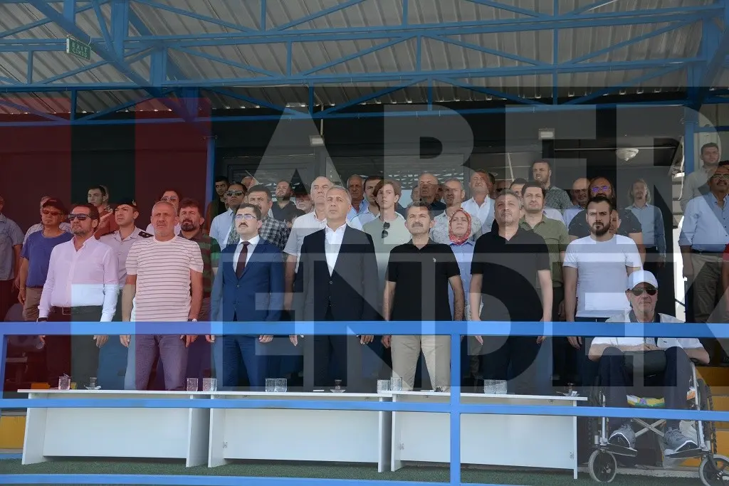 Haber: Eski Milli Futbolcular Hendek'te Maç Yaptı - Galeri-3
