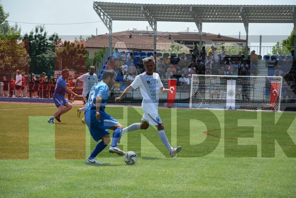 Haber: Eski Milli Futbolcular Hendek'te Maç Yaptı - Galeri-9