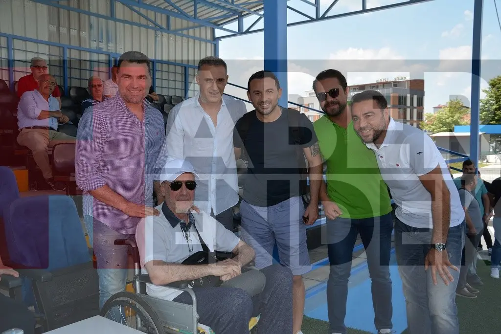 Haber: Eski Milli Futbolcular Hendek'te Maç Yaptı - Galeri-1