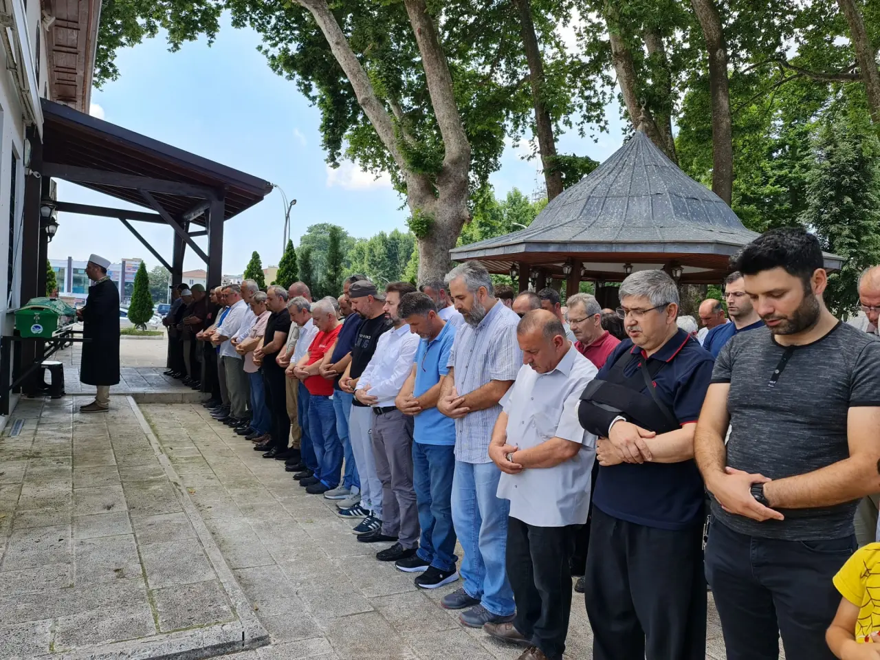 Haber: Demirbaş Dualarla Son Yolculuğuna Uğurlandı - Öne Çıkan