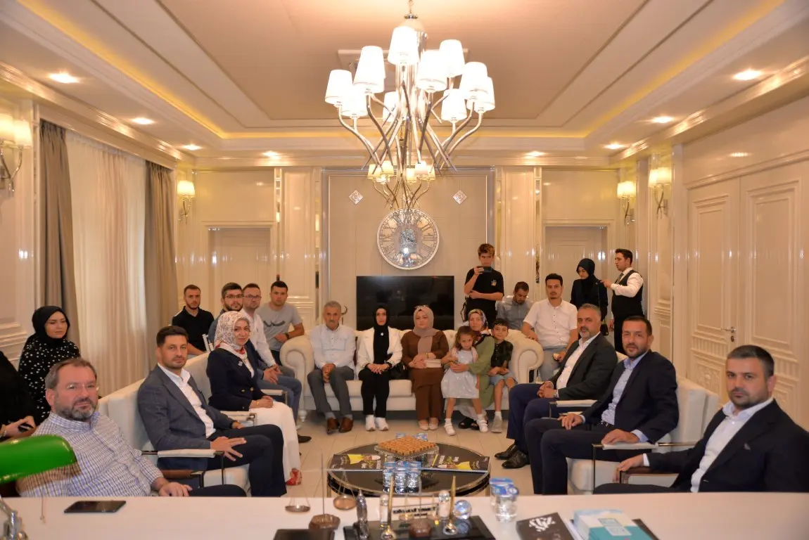 Haber: MİLLETVEKİLİ UNCUOĞLU’NDAN HENDEK BELEDİYESİNE ZİYARET - Öne Çıkan