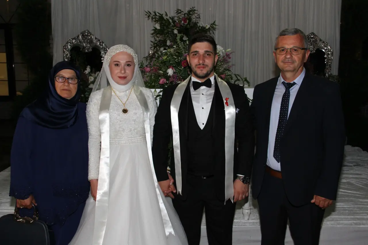 Haber: Ömer ve Kübra’dan Ömürlük İmza - Galeri-1