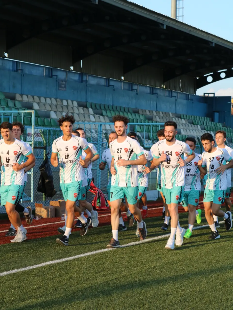 Haber: HENDEK DEREKÖYSPOR SAHAYA İNDİ - Galeri-2