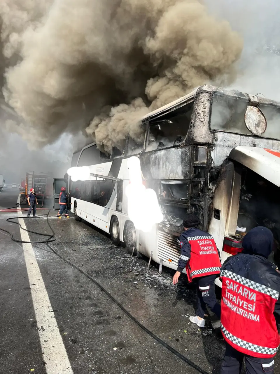 Haber: Otobüste yangın! Ekipler sevk edildi - Galeri-1