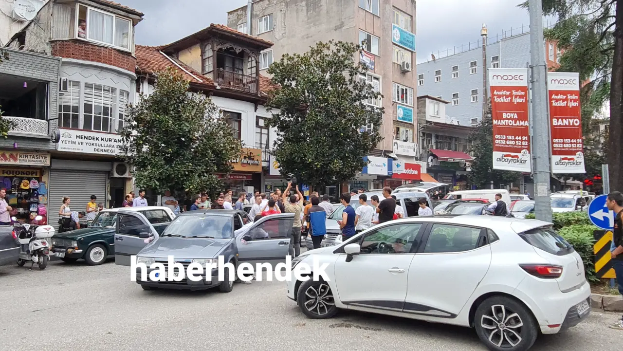 Haber: Düğün konvoyu trafiği durdurup oyun oynadı - Öne Çıkan