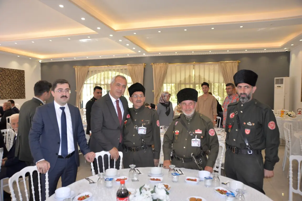 Haber: GAZİLER GÜNÜ HENDEK'TE TÖRENLE KUTLANDI - Galeri-2