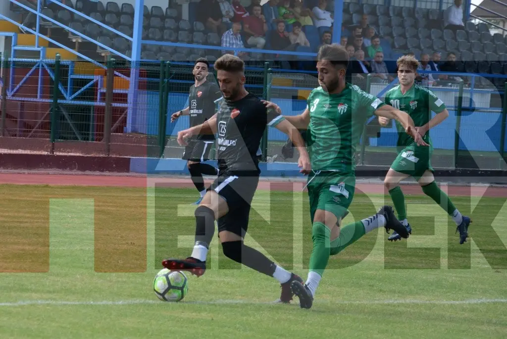 Haber: Dereköyspor 1 Alaağaçspor 1 - Galeri-1