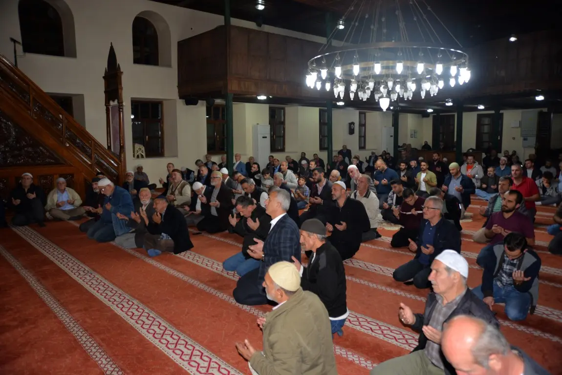 Haber: MEVLİD KANDİLİ DUALARLA İCRA EDİLDİ - Öne Çıkan