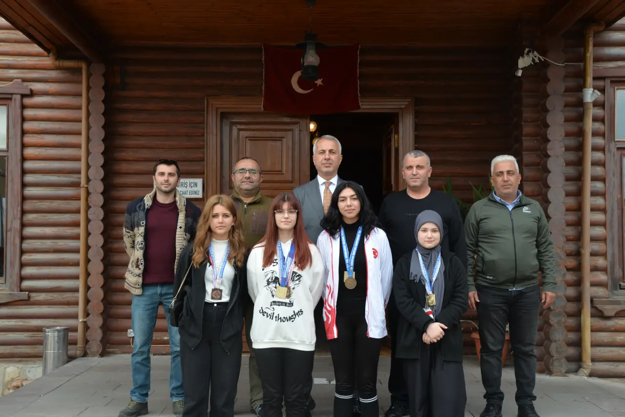 Haber: Babaoğlu Sakarya’lı Şampiyonlarla Buluştu - Öne Çıkan