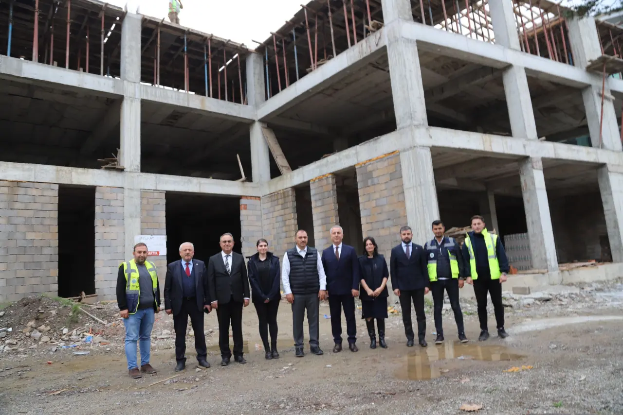 Haber: VALİ KALDIRIM HENDEK'İN PROJE ALANLARINI GEZDİ - Galeri-2