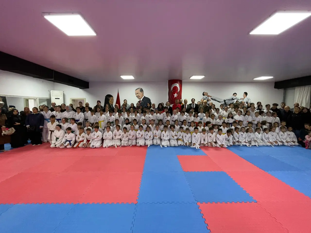 Haber: Hendek Belediyesi Karate Takımı Sporcuları Terfi Etti - Öne Çıkan
