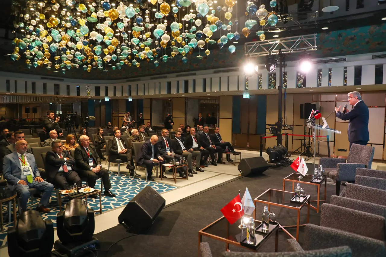 Haber: Başkan Ekrem Yüce'ye yılın en iyi belediye başkanı ödülü - Galeri-1