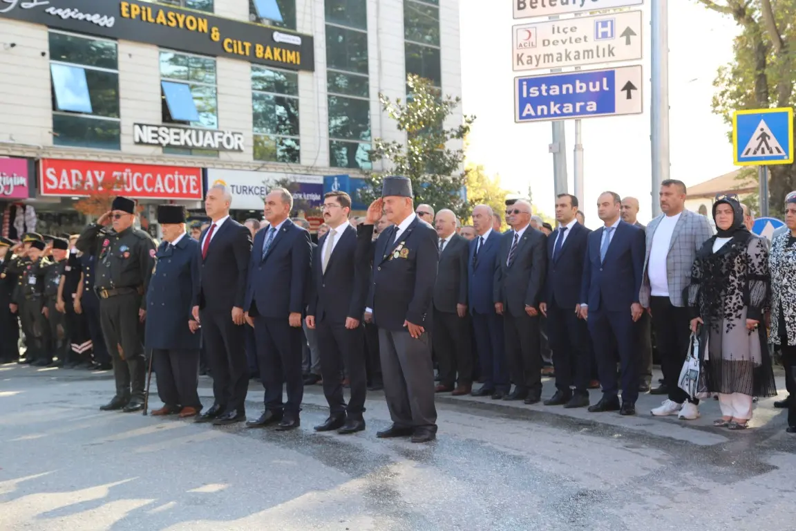 Haber: 29 Ekim Cumhuriyet Bayramı Kutlamaları Törenle Başladı - Öne Çıkan