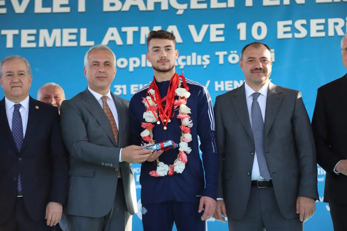 Haber: BABAOĞLU’NDAN DÜNYA ŞAMPİYONUNA ÖZEL İLGİ - Öne Çıkan