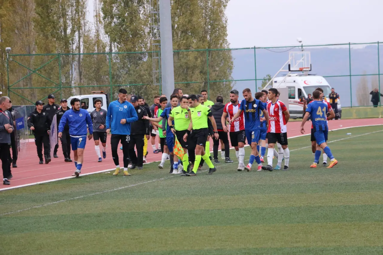 Haber: Hendekspor Maçına Hakem Damga Vurdu - Öne Çıkan