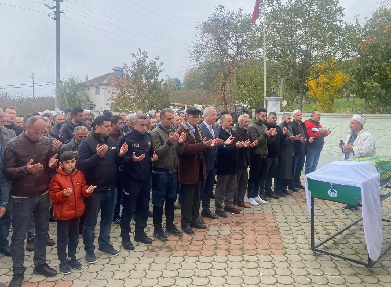 Haber: Polis Eşi Dualarla Son Yolculuğuna uğurlandı - Öne Çıkan