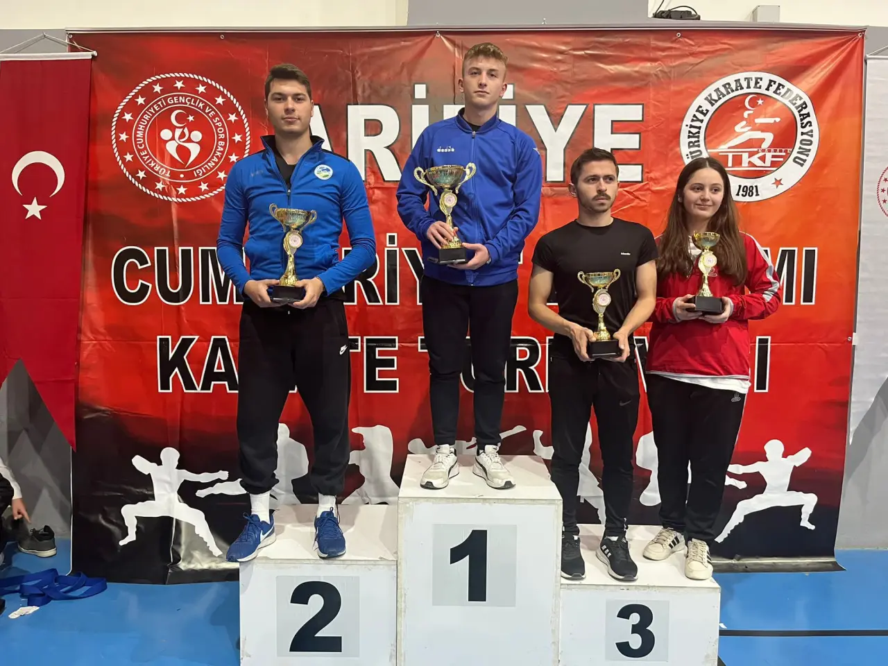 Haber: Hendek Belediyesi Karate Takımı Genel Klasman Birincisi - Galeri-5